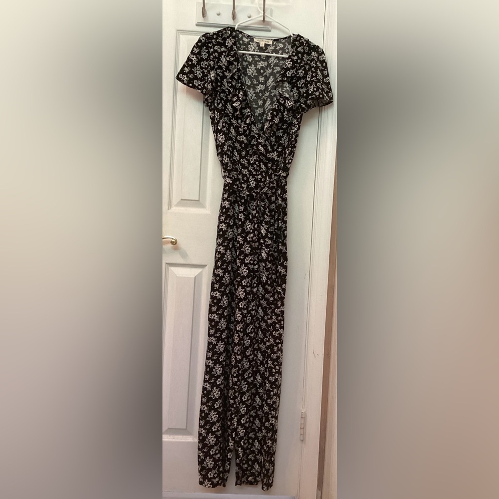 Kingston Gray floral flared leg with belt.